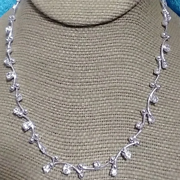 Elegant Silvertone Crystals Wavy Necklace with Crystal Accents vintage - Picture 1 of 4